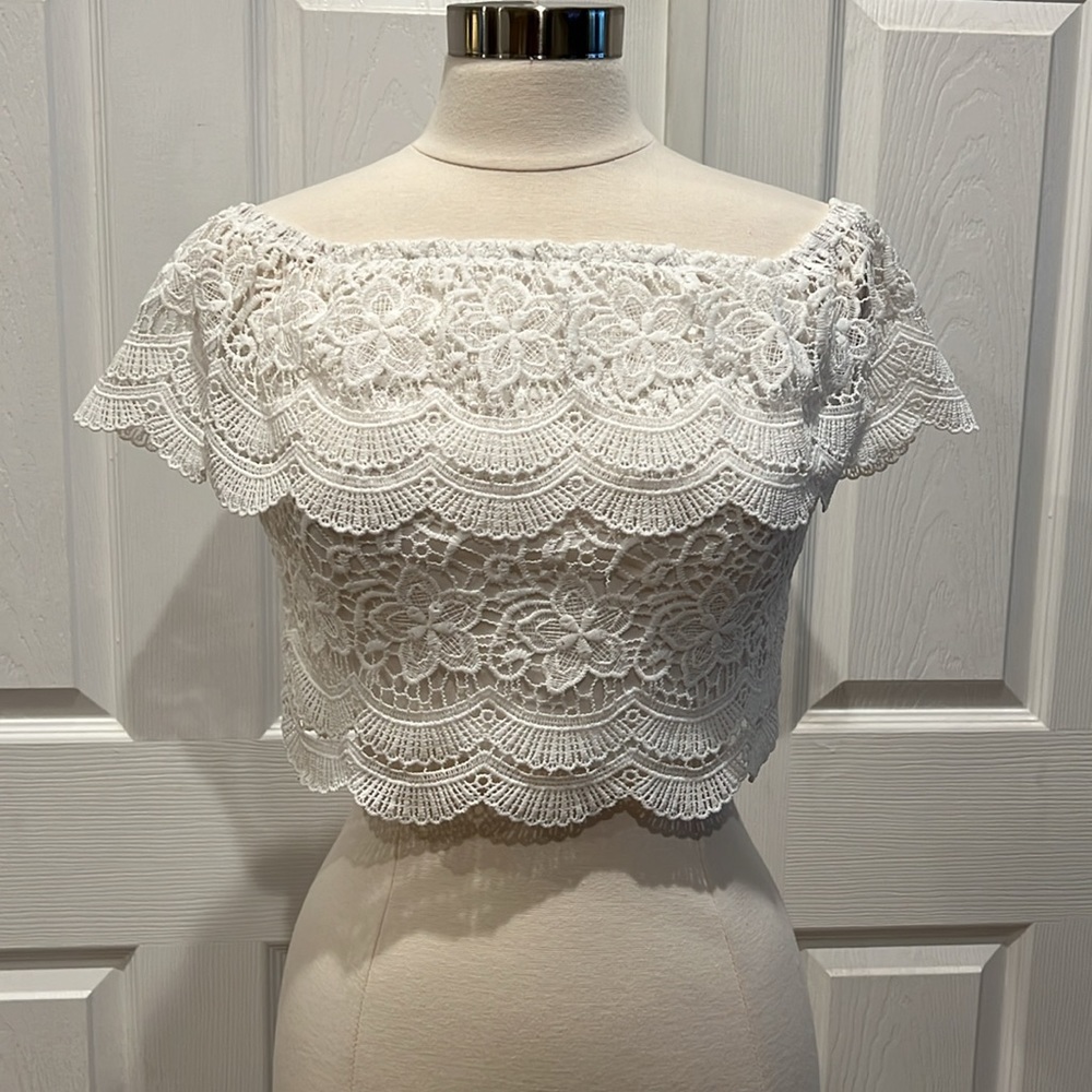 EUC AGACI Cropped Lacy Ruffle Off-The-Shoulder Top - Picture 13 of 14